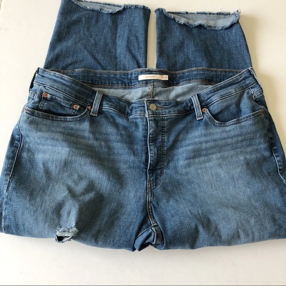 Levis Womens Plus Medium Wash Distressed Frayed Boyfriend Jeans Sz 22W - Picture 3 of 11